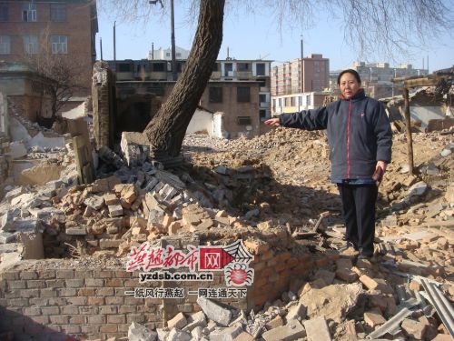 拆迁办毁坏民房无说法 退休女工无家可归(图)
