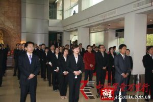 �������ڸ�Ա����ĸ"Т��Ǯ" ��̬����������˶��