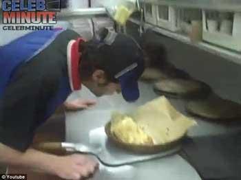 �������ֱ������س��ţ�ʳ�������Ĩƨ��(ͼ)