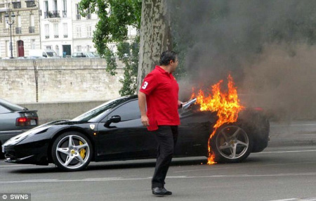 �������裺7��8�գ�һ����ɫ458 Italias�������ܳ���·����ȼ�����ҳ�����ʱ������
