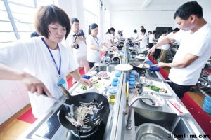 �㽭�������״ξٰ조�º����ˡ���������Ա���ܾ���
