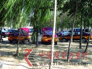 揭秘京城假出租车黑市:开假发票开报废车(图)