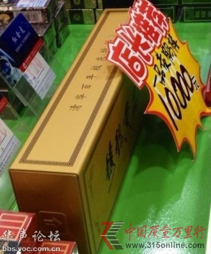 ������ͼ��ʾ��һ���̲ݵ���Ĺ�̨�ϰ���һ�����ƽ�����ǵġ��廪����У���ع����ƺ�¥����