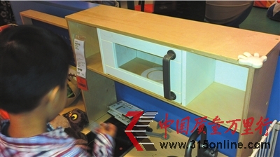 ����<b>��8��1�գ��˼ҵ��ڵļ�ǼҾ߱���װ��ײ�Ǽ������ۡ�</b>