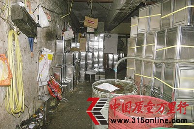 香港40桶致癌食用油流出市面 相关部门正查找(图)