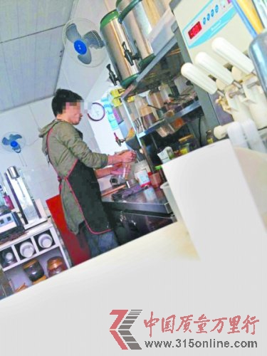���գ�ɳƺ����&ldquo;��ѩ����&rdquo;�̲�꣬��Ա���ڸ��˿ͳ��̲衣 ��������� ��