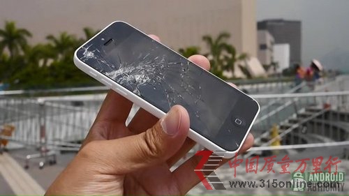 苹果iPhone 5s/5c跌落测试 金属机身更坚固
